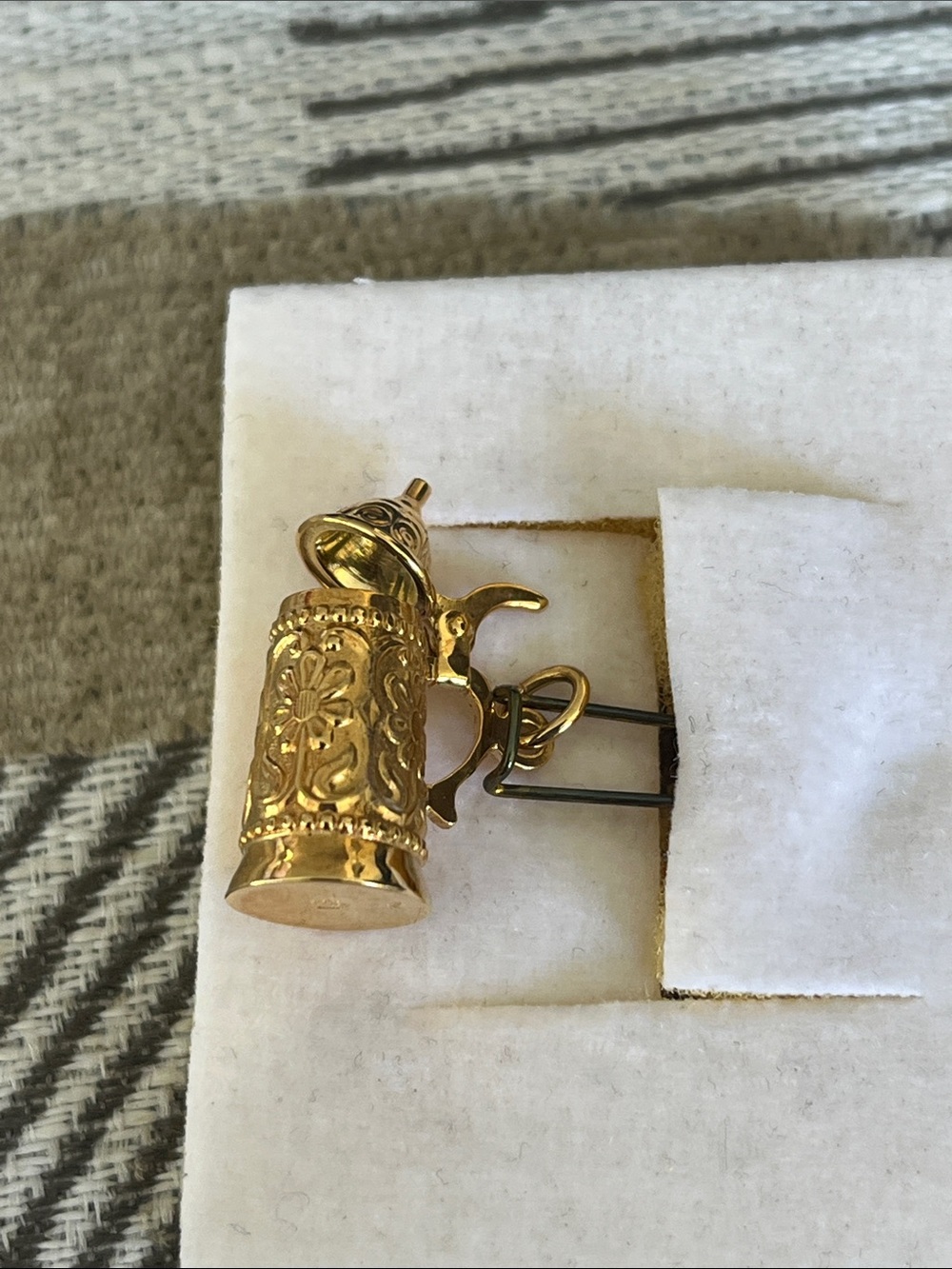Juwelier Schneider Gold-tone Decorative Stein Charm in Navy Box - Picture 4 of 16